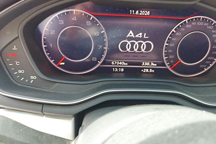 Used Audi A4L 2019 40 TFSI Fashion Edition China VI Emission Standard Odometer Close Up