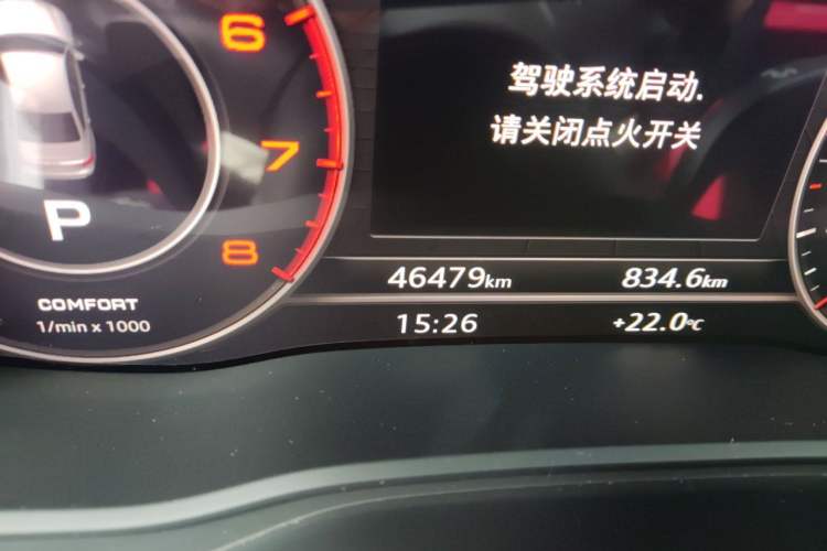 Used Audi A4L 2019 40 TFSI Fashion Edition China VI Emission Standard Odometer Close Up