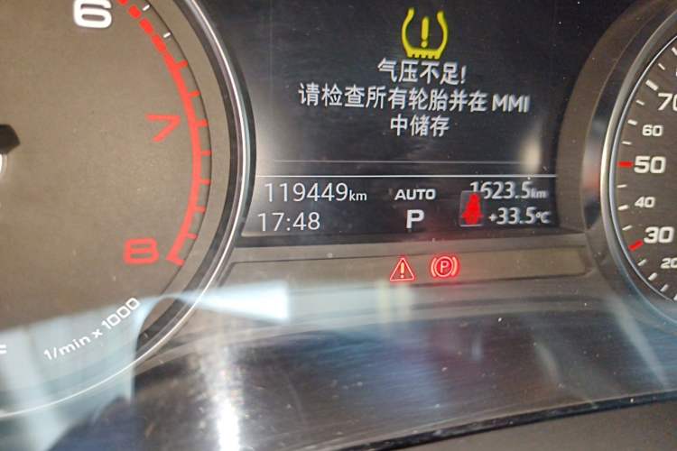 Used Audi A4L 2019 40 TFSI Ambition China VI Odometer Close Up