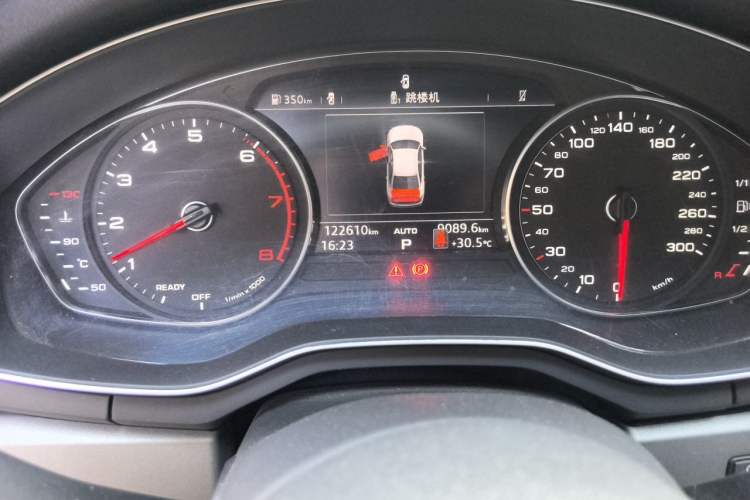 Used Audi A4L 2019 40 TFSI Ambition China VI Odometer Close Up