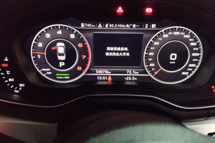 Used Audi A4L 2019 40 TFSI Fashion Edition China VI Emission Standard Odometer Close Up