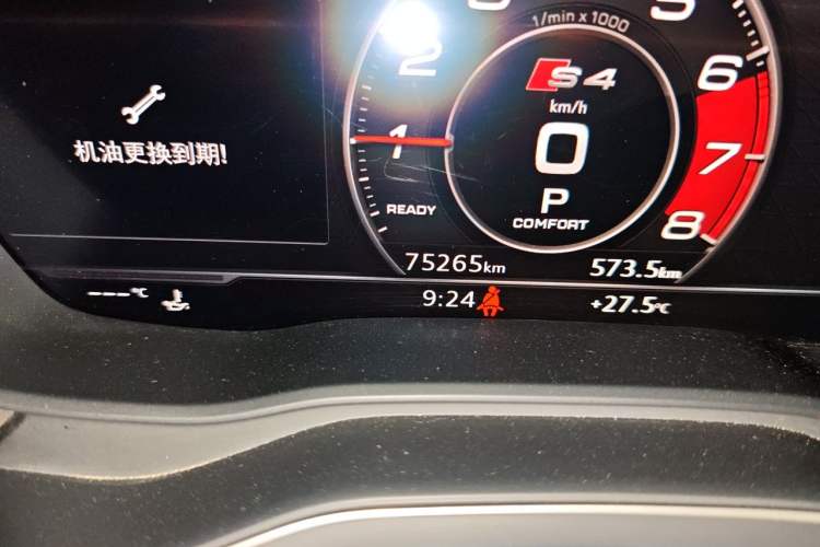 Used Audi A4L 2019 40 TFSI Fashion Edition China VI Emission Standard Odometer Close Up