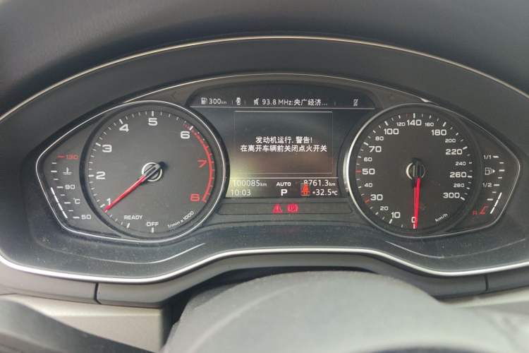 Used Audi A4L 2019 40 TFSI Ambition China VI Odometer Close Up