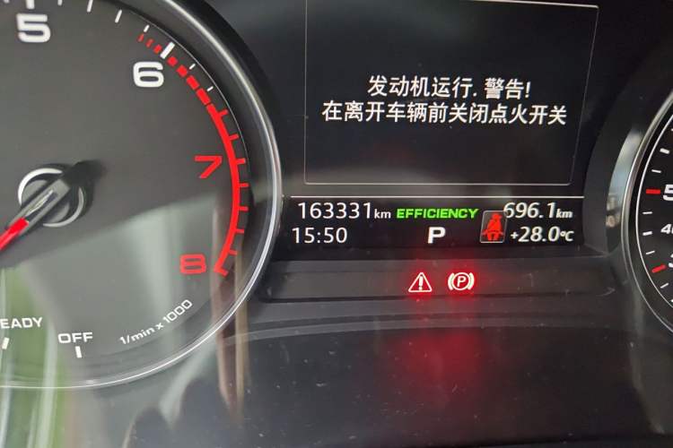 Used Audi A4L 2019 40 TFSI Ambition China VI Odometer Close Up