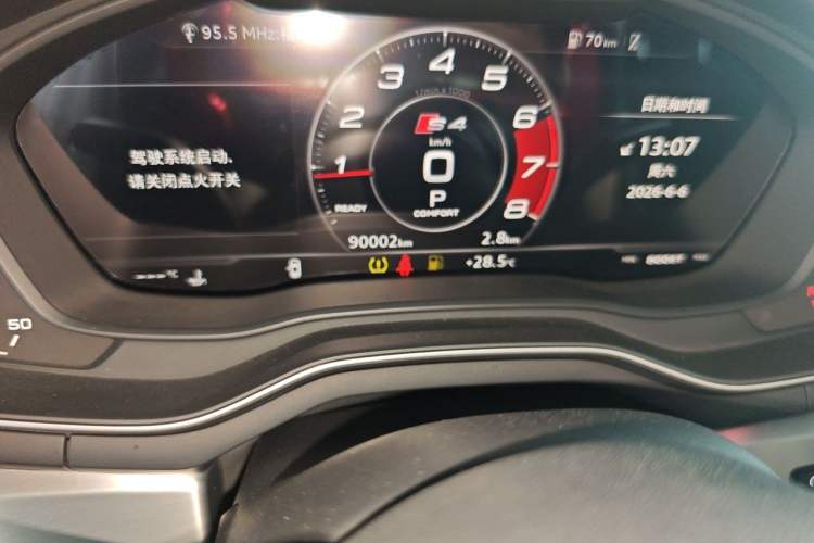 Used Audi A4L 2019 40 TFSI Fashion Edition China VI Emission Standard Odometer Close Up
