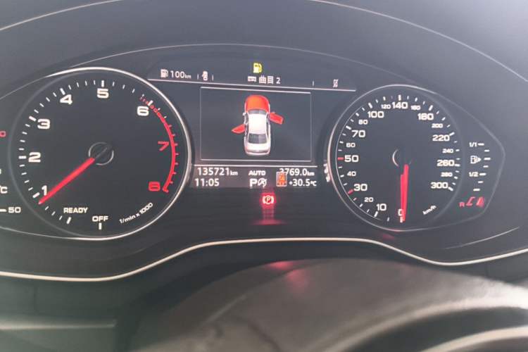 Used Audi A4L 2019 40 TFSI Ambition China VI Odometer Close Up