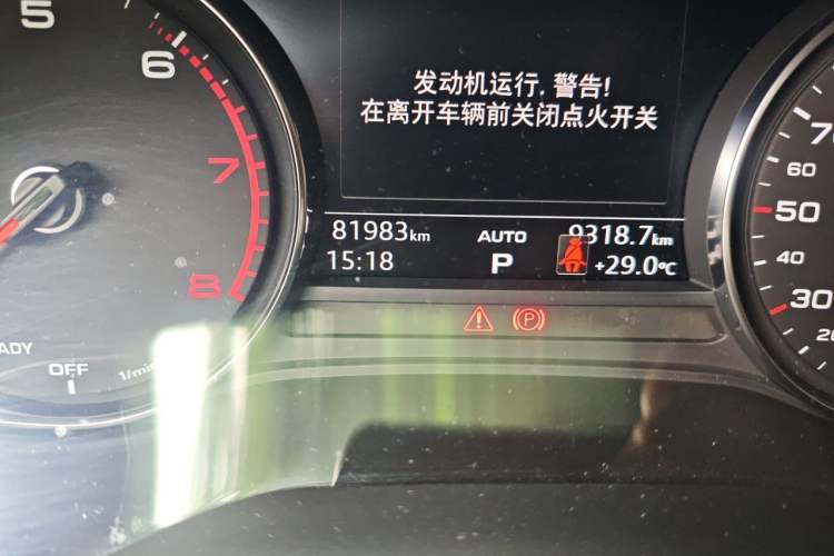Used Audi A4L 2019 40 TFSI Ambition China VI Odometer Close Up