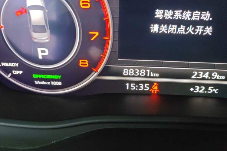 Used Audi A4L 2019 40 TFSI Fashion Edition China VI Emission Standard Odometer Close Up