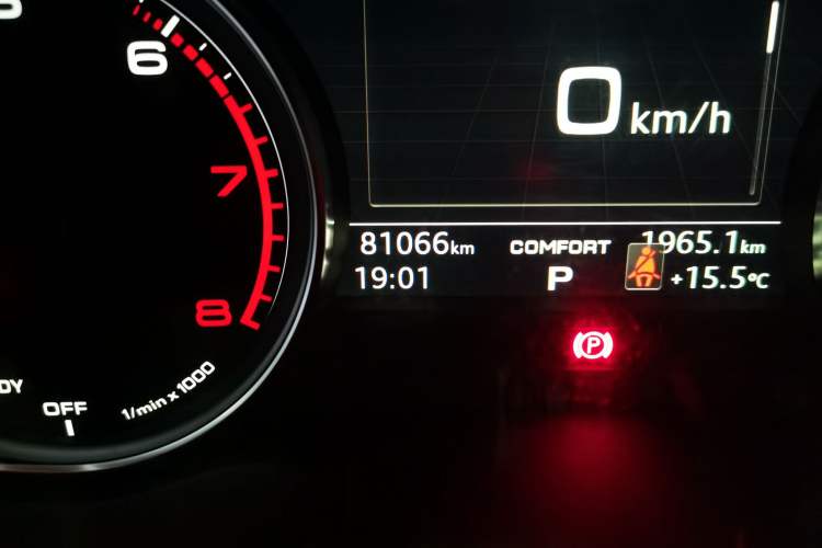 Used Audi A4L 2019 40 TFSI Ambition China VI Odometer Close Up