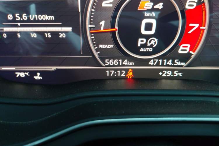Used Audi A4L 2019 40 TFSI Ambition Version China V Odometer Close Up