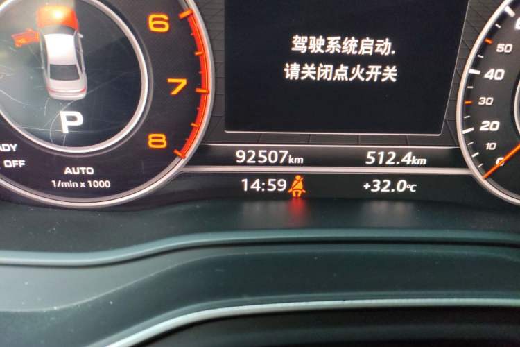 Used Audi A4L 2019 40 TFSI Fashion Edition China VI Emission Standard Odometer Close Up
