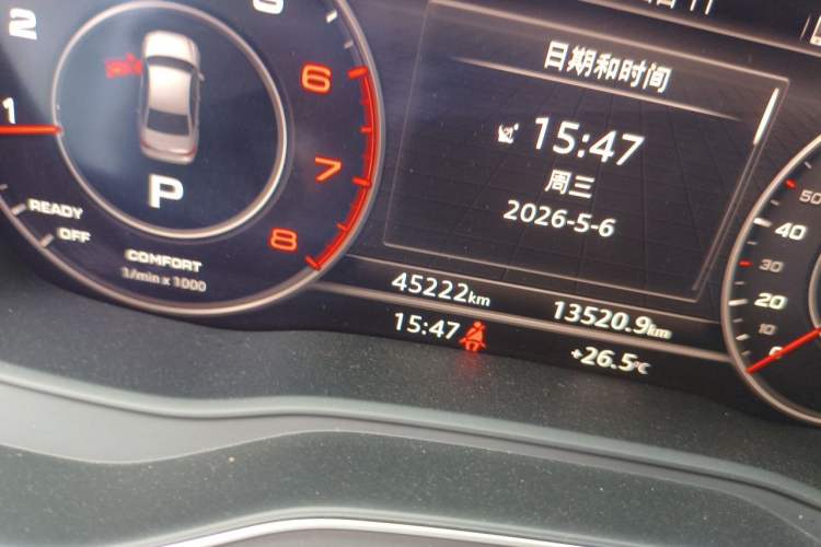 Used Audi A4L 2019 40 TFSI Fashion Edition China VI Emission Standard Odometer Close Up
