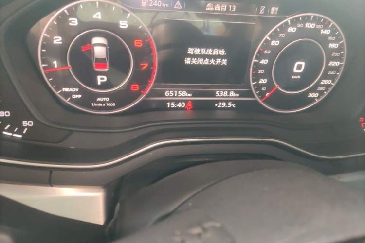 Used Audi A4L 2019 40 TFSI Fashion Edition China VI Emission Standard Odometer Close Up