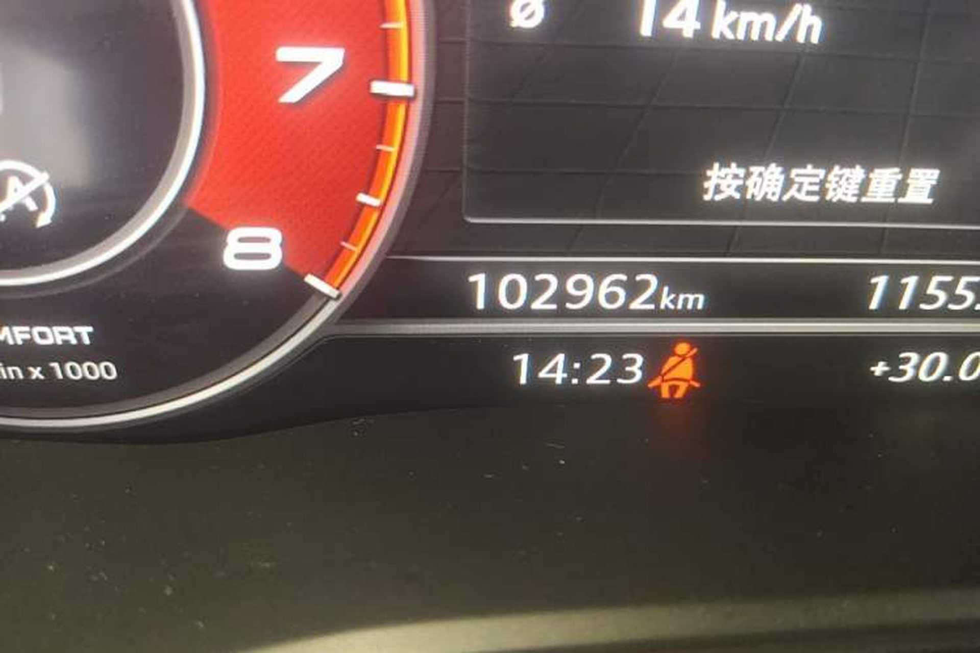Used Audi A4L 2019 40 TFSI Fashion Edition China VI Emission Standard Odometer Close Up