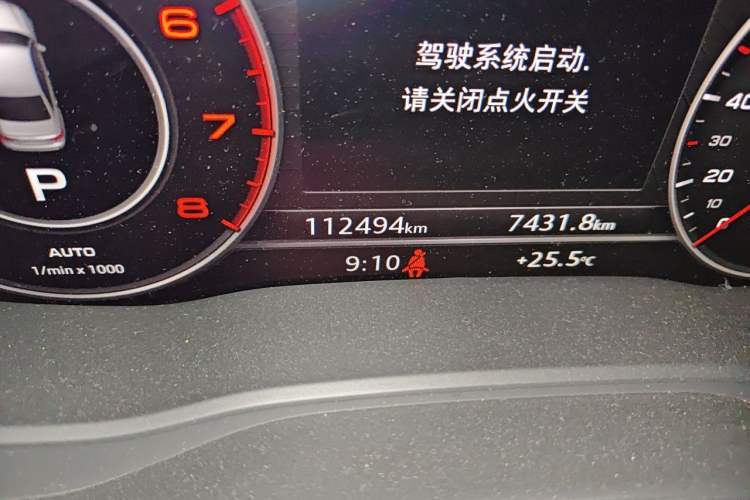 Used Audi A4L 2019 40 TFSI Fashion Version China V Odometer Close Up