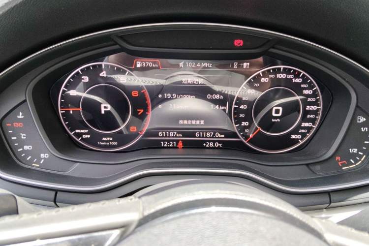 Used Audi A4L 2019 40 TFSI Fashion Edition China VI Emission Standard Odometer Close Up