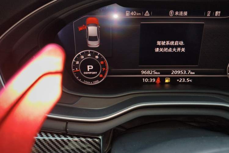 Used Audi A4L 2019 40 TFSI Fashion Version China V Odometer Close Up