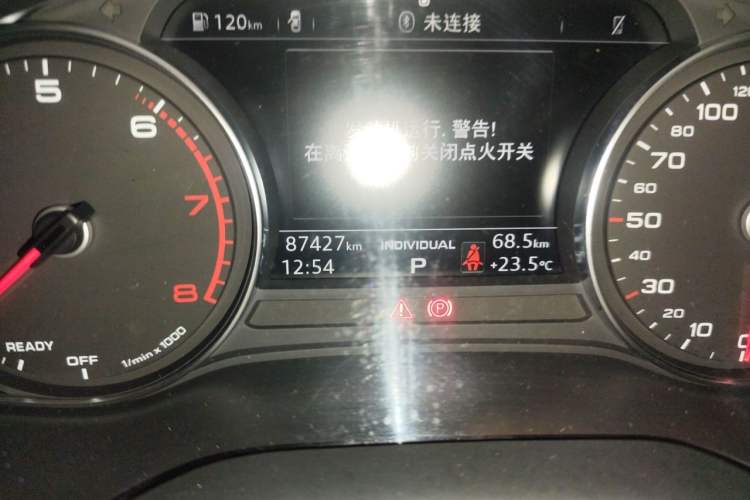 Used Audi A4L 2019 40 TFSI Ambition China VI Odometer Close Up
