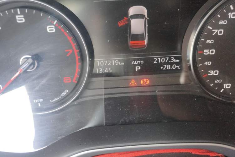 Used Audi A4L 2019 40 TFSI Ambition China VI Odometer Close Up
