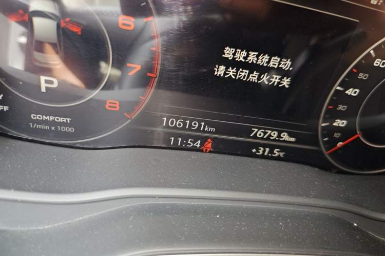 Used Audi A4L 2019 40 TFSI Fashion Version China V Odometer Close Up