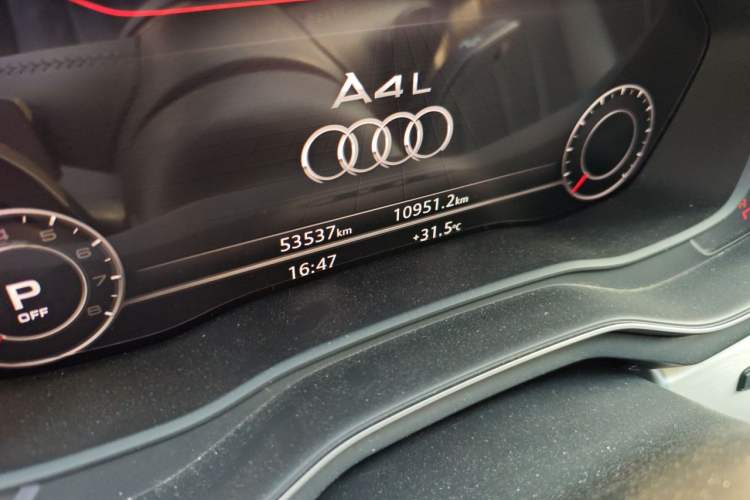 Used Audi A4L 2019 40 TFSI Fashion Version China V Odometer Close Up