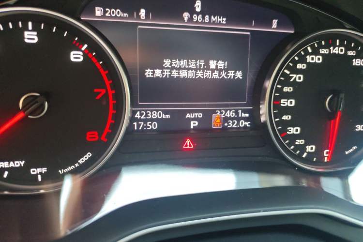 Used Audi A4L 2019 40 TFSI Ambition China VI Odometer Close Up
