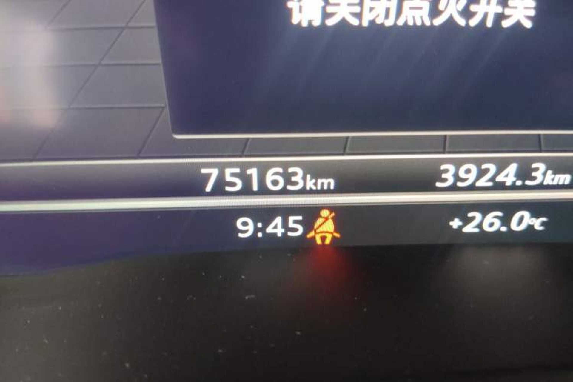 Used Audi A4L 2019 40 TFSI Fashion Edition China VI Emission Standard Odometer Close Up