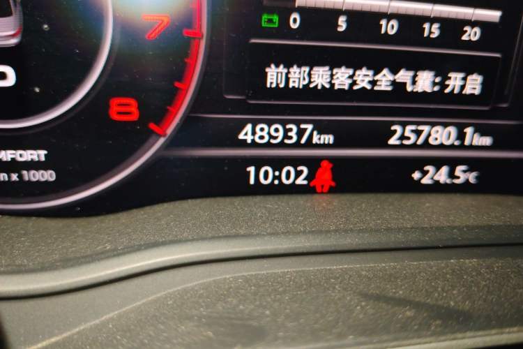 Used Audi A4L 2019 40 TFSI Fashion Edition China VI Emission Standard Odometer Close Up