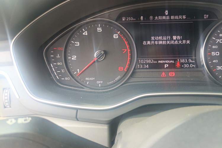 Used Audi A4L 2019 40 TFSI Ambition Version China V Odometer Close Up