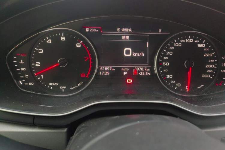 Used Audi A4L 2019 40 TFSI Ambition China VI Odometer Close Up
