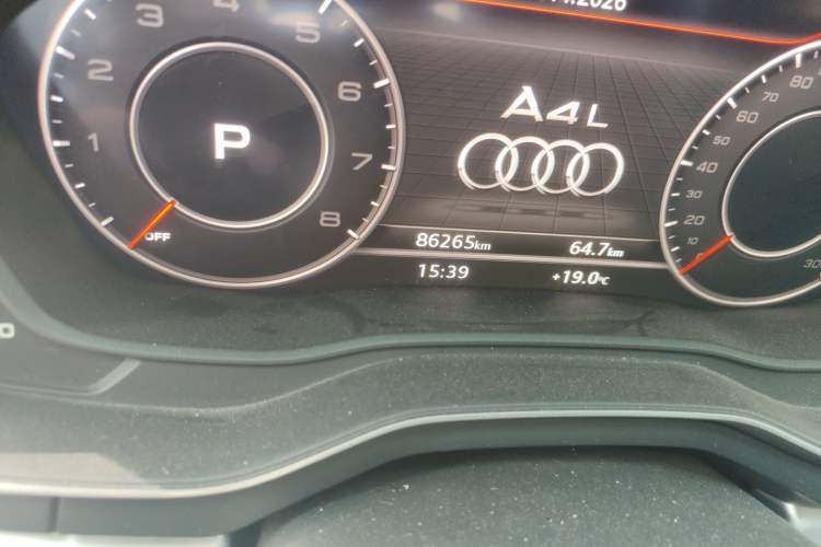 Used Audi A4L 2019 40 TFSI Fashion Edition China VI Emission Standard Odometer Close Up