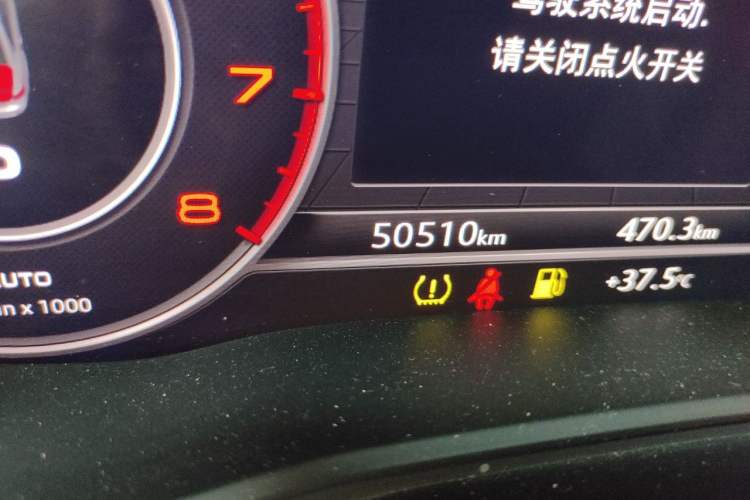 Used Audi A4L 2019 40 TFSI Fashion Edition China VI Emission Standard Odometer Close Up
