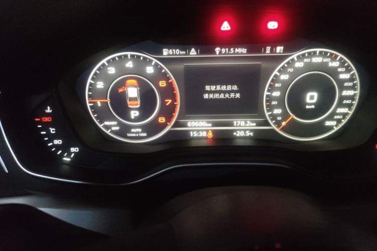 Used Audi A4L 2019 40 TFSI Fashion Edition China VI Emission Standard Odometer Close Up