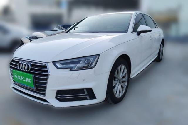 Audi A4L 2019 40 TFSI Ambition Version China V مستعملة