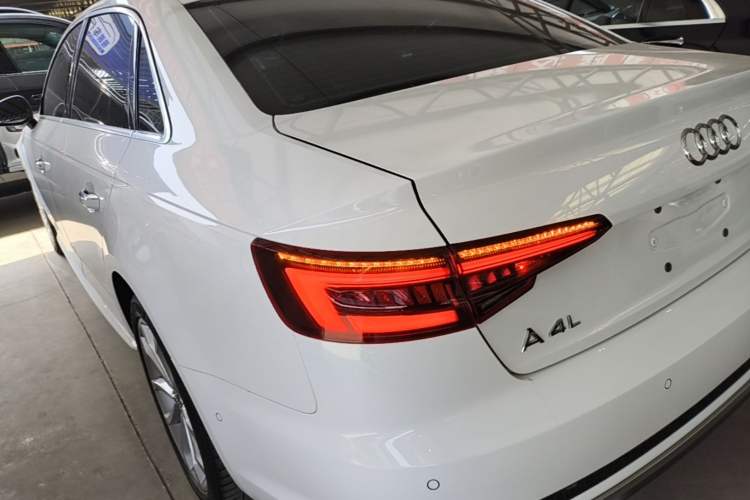 Used Audi A4L 2019 40 TFSI Fashion Edition China VI Emission Standard Rear Left 45 Deg
