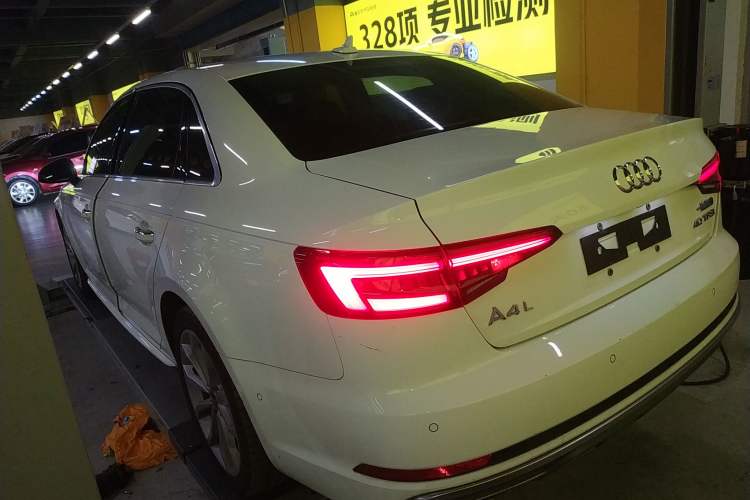 Used Audi A4L 2019 40 TFSI Fashion Edition China VI Emission Standard Rear Left 45 Deg