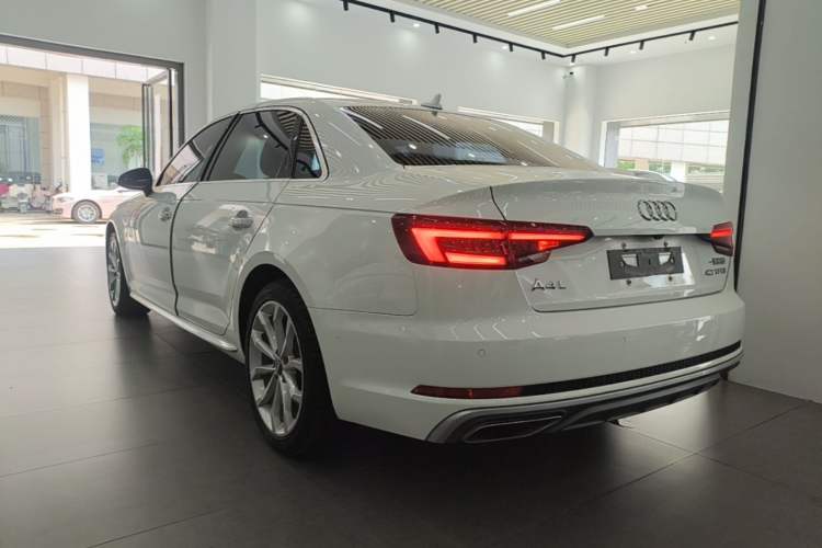 Used Audi A4L 2019 40 TFSI Fashion Edition China VI Emission Standard Rear Left 45 Deg