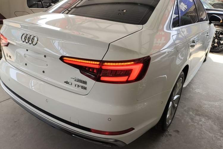 Used Audi A4L 2019 40 TFSI Fashion Edition China VI Emission Standard Rear Right 45 Deg