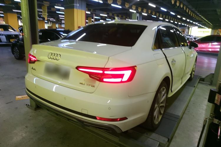 Used Audi A4L 2019 40 TFSI Fashion Edition China VI Emission Standard Rear Right 45 Deg