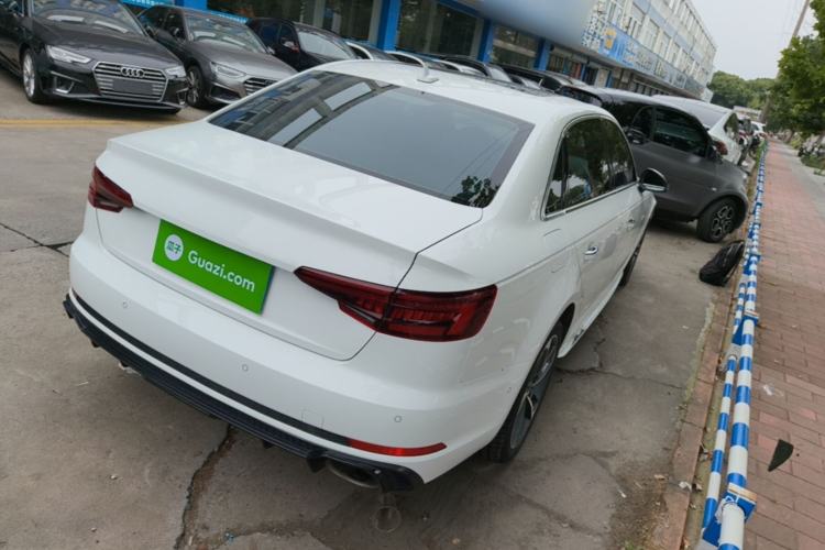 Used Audi A4L 2019 40 TFSI Fashion Edition China VI Emission Standard Rear Right 45 Deg