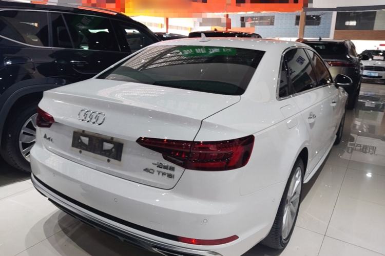 Used Audi A4L 2019 40 TFSI Fashion Edition China VI Emission Standard Rear Right 45 Deg