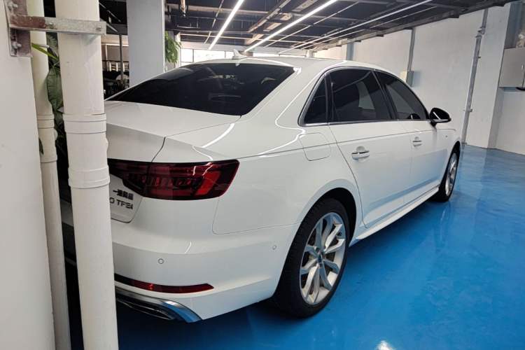 Used Audi A4L 2019 40 TFSI Fashion Edition China VI Emission Standard Rear Right 45 Deg
