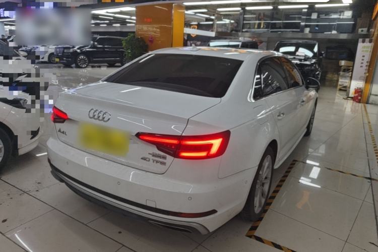 Used Audi A4L 2019 40 TFSI Fashion Edition China VI Emission Standard Rear Right 45 Deg