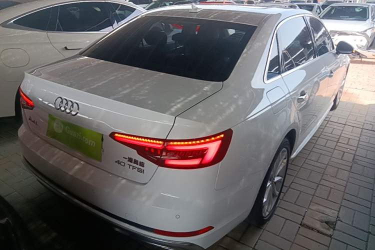 Used Audi A4L 2019 40 TFSI Fashion Edition China VI Emission Standard Rear Right 45 Deg