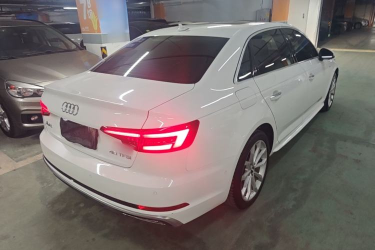 Used Audi A4L 2019 40 TFSI Fashion Edition China VI Emission Standard Rear Right 45 Deg