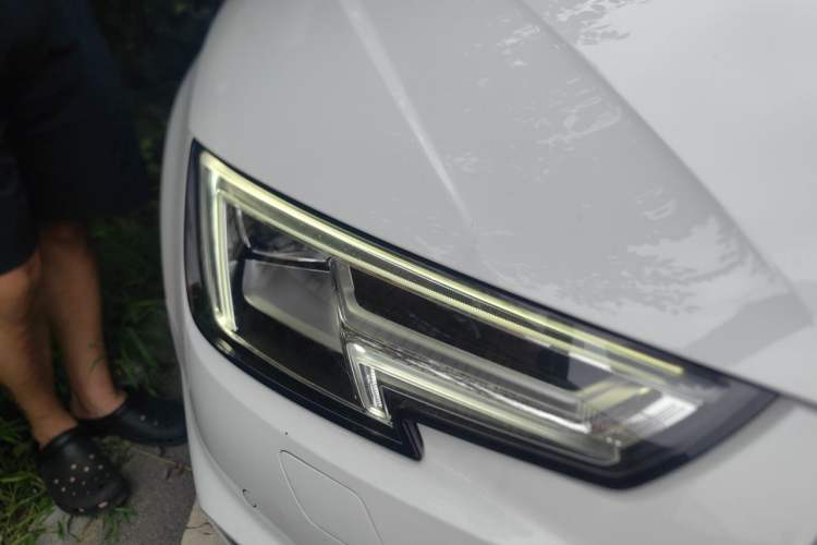 Used Audi A4L 2019 40 TFSI Fashion Edition China VI Emission Standard Right Front Headlight