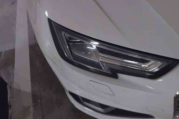 Used Audi A4L 2019 40 TFSI Fashion Edition China VI Emission Standard Right Front Headlight