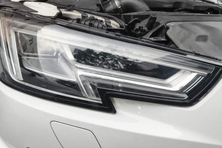 Used Audi A4L 2019 40 TFSI Fashion Edition China VI Emission Standard Right Front Headlight