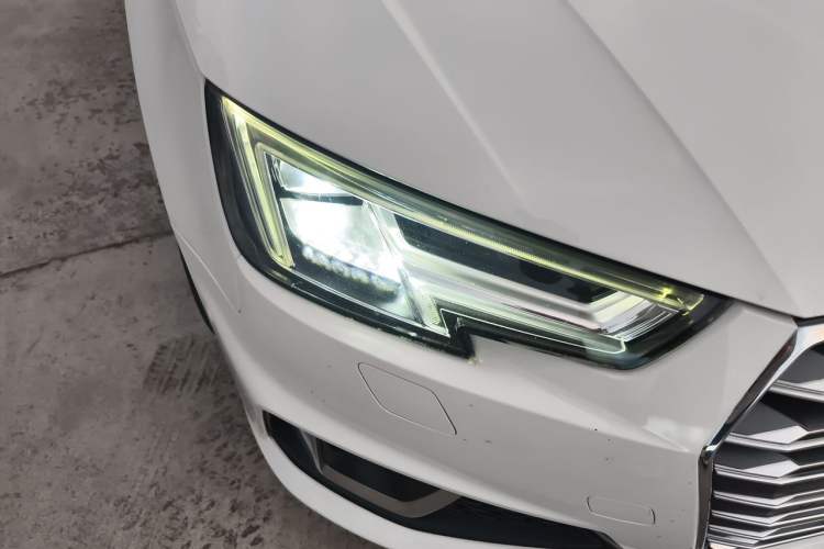 Used Audi A4L 2019 40 TFSI Fashion Version China V Right Front Headlight