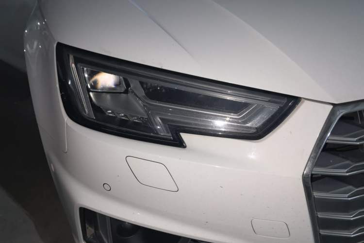 Used Audi A4L 2019 40 TFSI Fashion Edition China VI Emission Standard Right Front Headlight